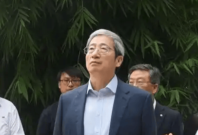 多家银行一把手触及60岁“红线”,金融业或迎高管更替潮