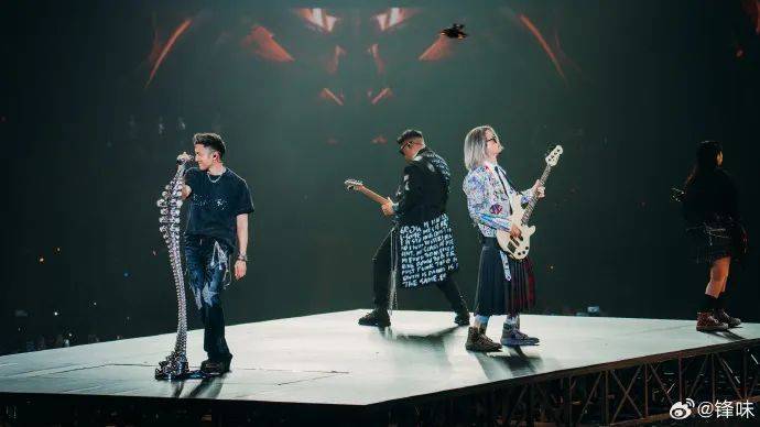 谢霆锋发长文感谢:你们的青春,也是我的青春!希望在全国巡演