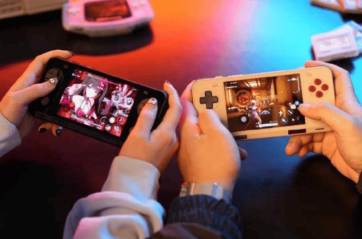 AYANEO Pocket ACE 复古掌机亮相，第二代骁龙 G3x 平台