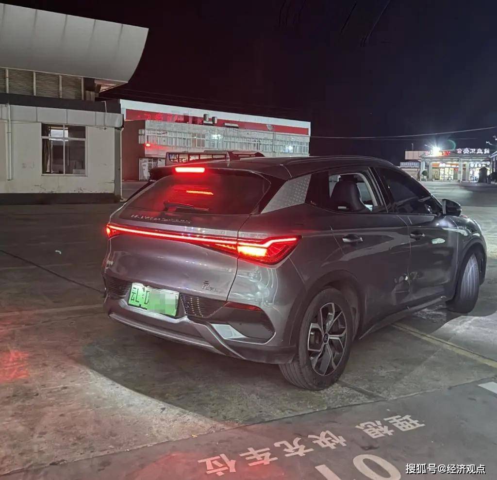 女子乘坐滴滴顺风车遭遇换车甩客,深夜丢高速服务区,平台提出 500 元现金补偿