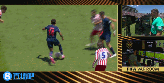 米体：世俱杯主裁判在观看VAR改判后，现场向球迷说明判罚原因