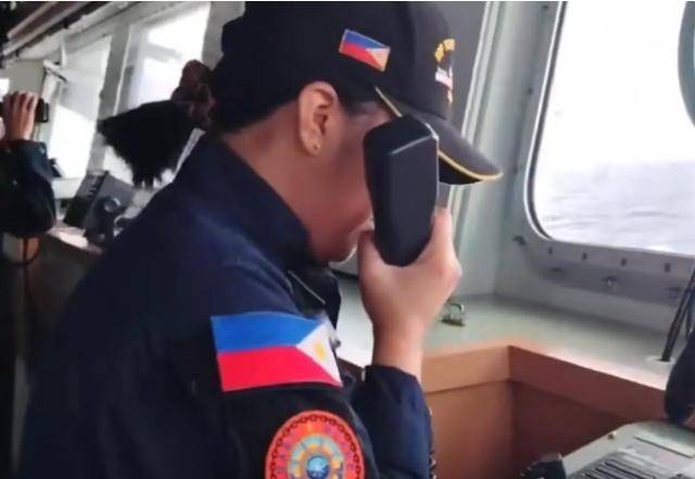 面对菲海警的驱逐，中国侦察船不语，舰载机起飞，直接4个字定性