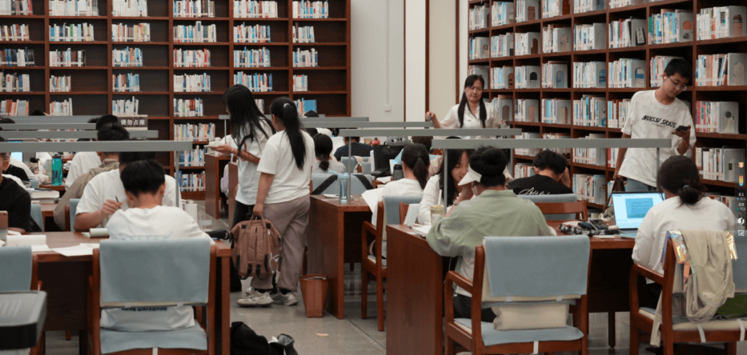 8万人躲进26℃的图书馆过夏天?晋中市图书馆成为年轻人最新社交方式!