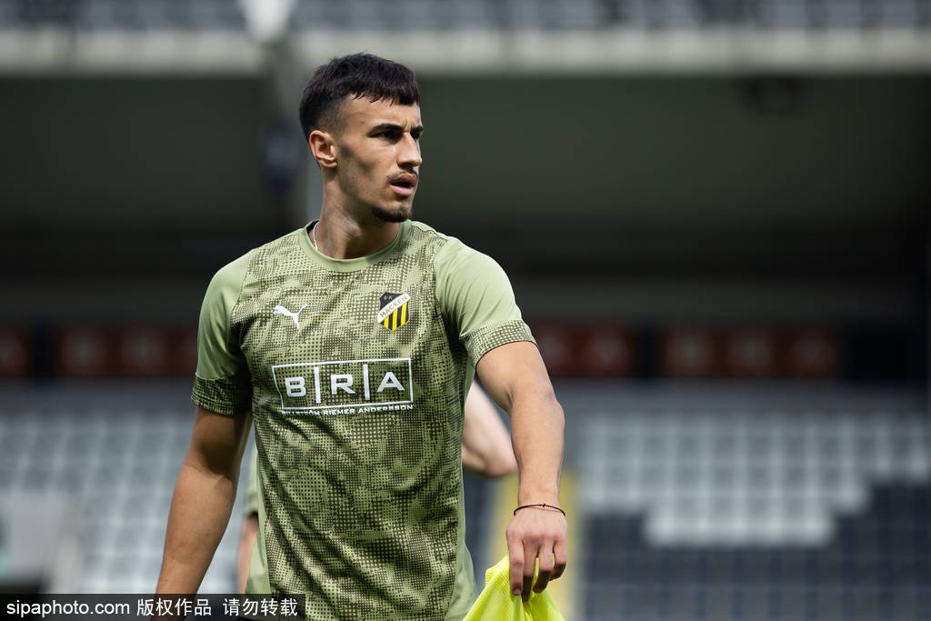 阿莫林点头！4大豪门疯抢曼联6000万镑水货，AC米兰恐遭3家截胡