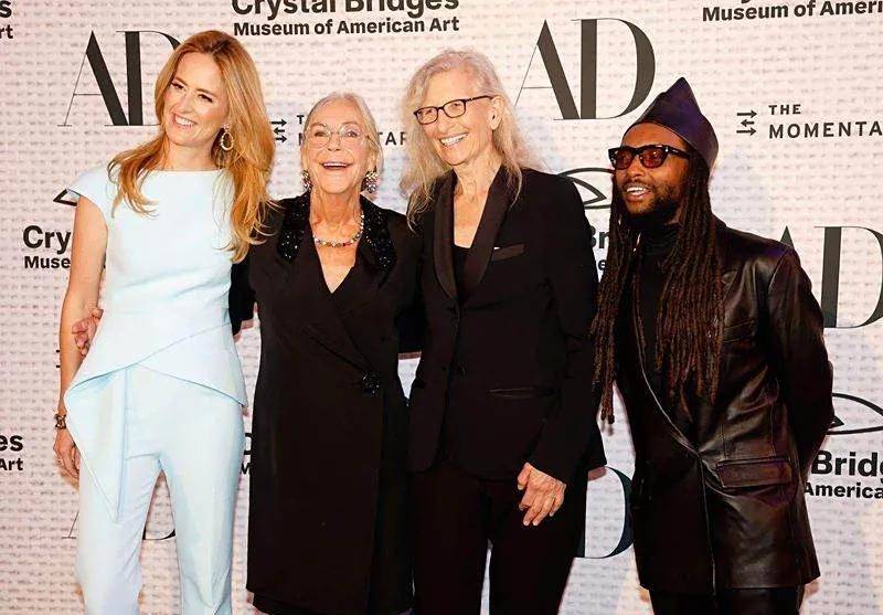 身家千亿美元的沃尔玛小公主:不上班,不生娃,只烧钱