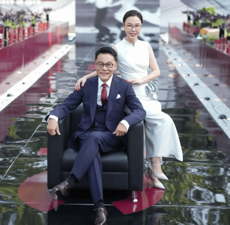 60岁李国庆谈再婚:妻子是北大读书时的“白月光”,曾承诺买房买车惹怒对方;张朝阳俞敏洪到场祝福