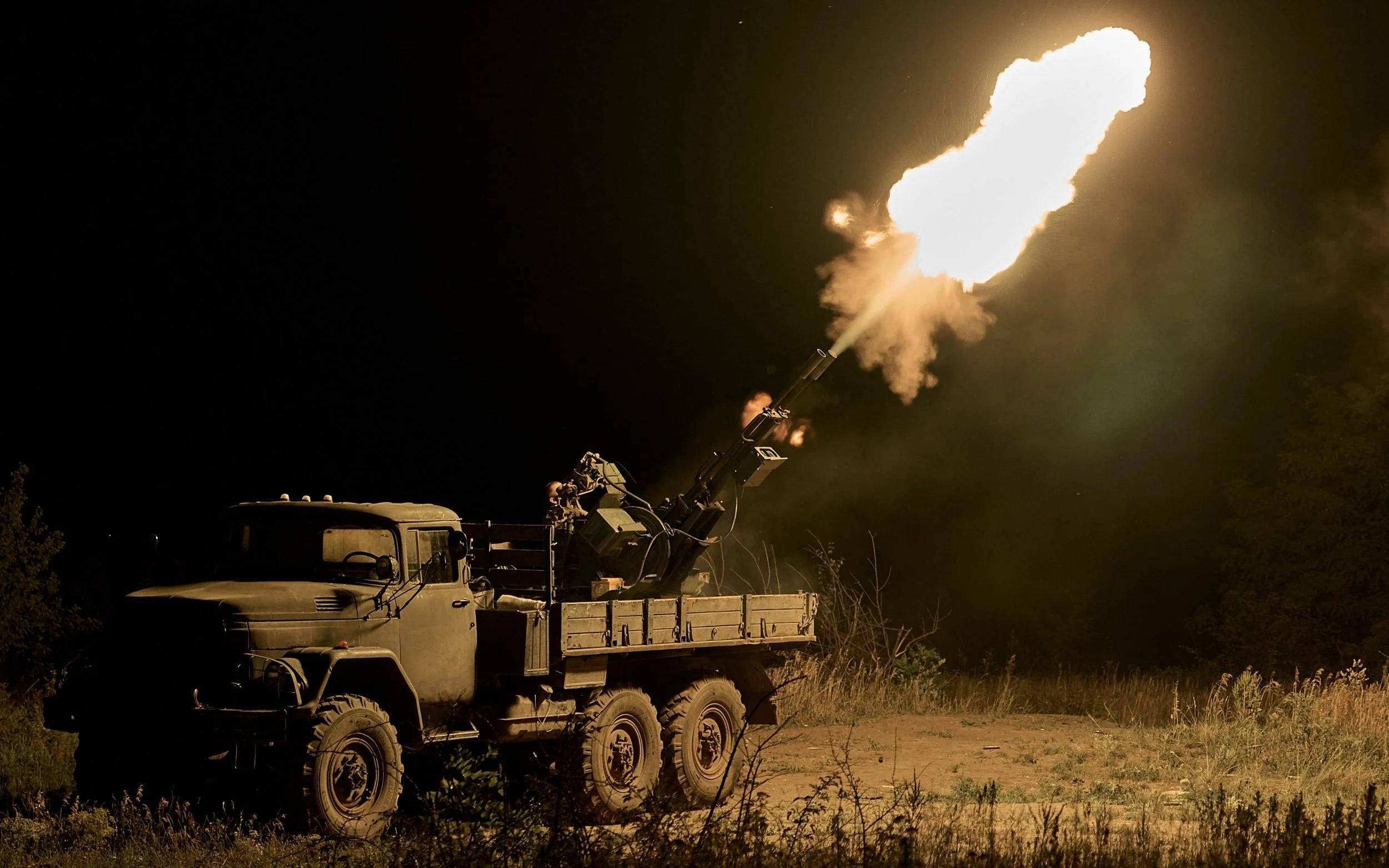 报仇不隔夜，乌庆祝炸核电站得手，不到12小时，俄连炸乌境内10地