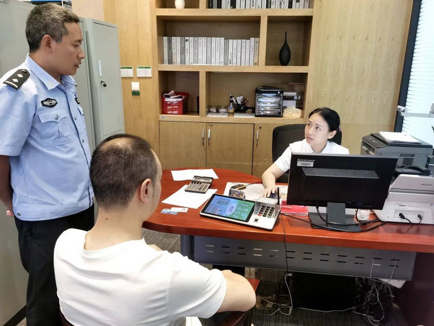 下载APP申请领取“扶贫款”?20万元差点被骗