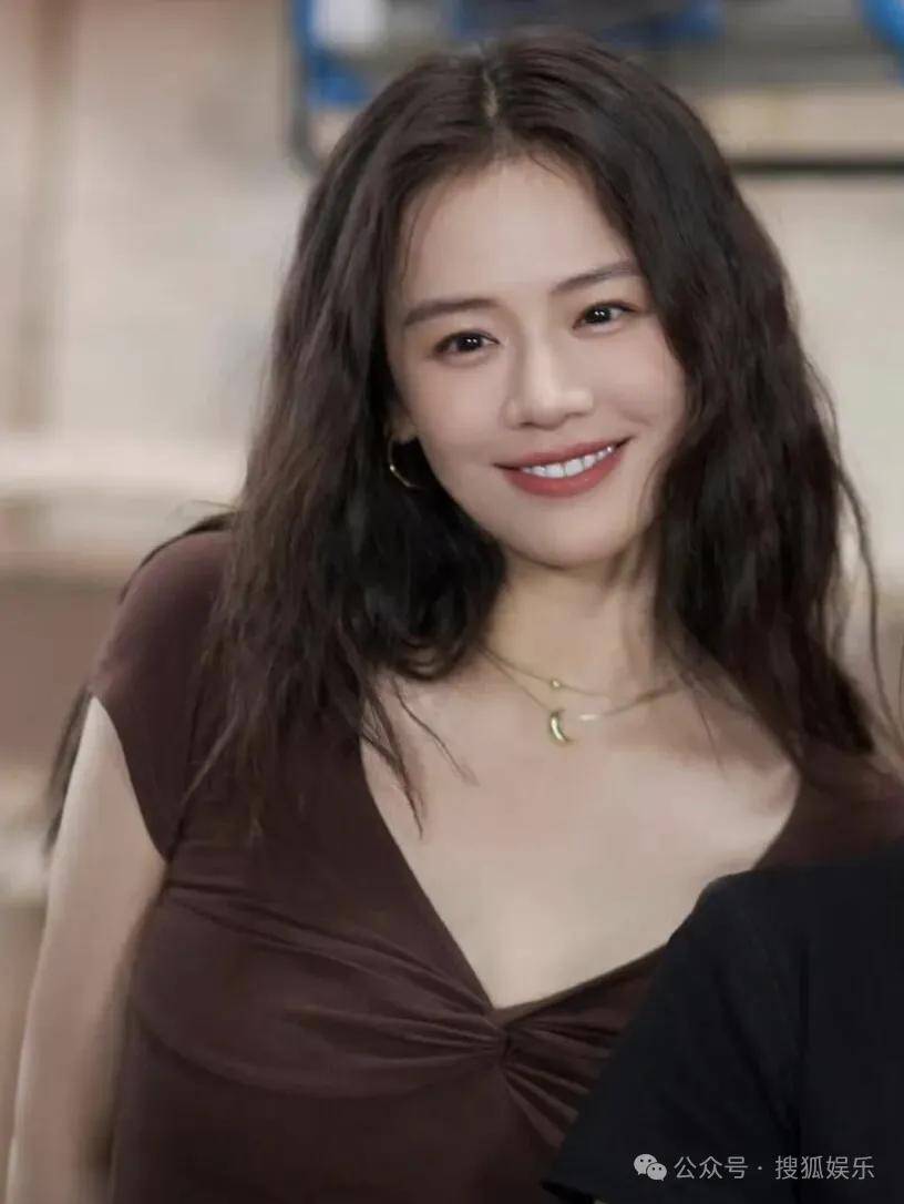 被全网劝分的这对终于分手了?她最近的状态确实肉眼可见的好!