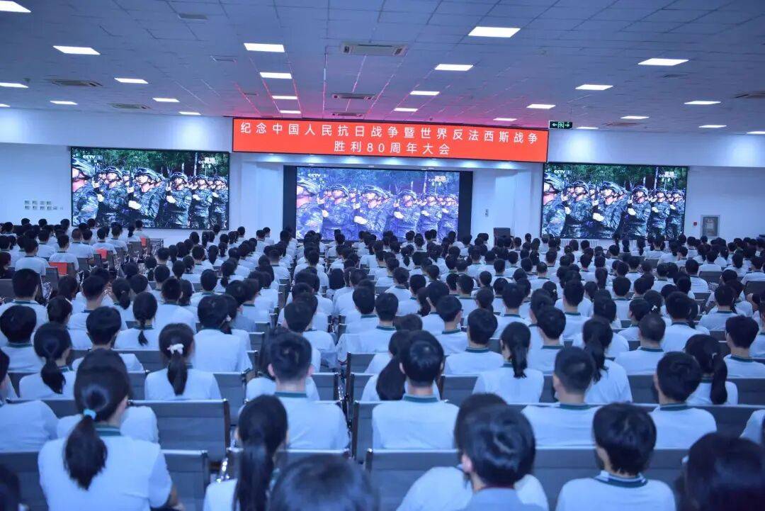 阅兵式上的沈阳二中骄傲 为何这么多国防重器的设计师出自这所高中?