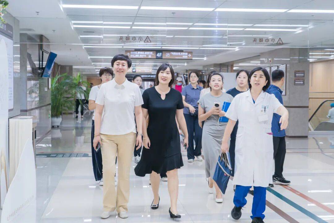 沈阳市皇姑区三台子街道领导李晓林一行到辽宁中医药大学附属第二医院参观调研