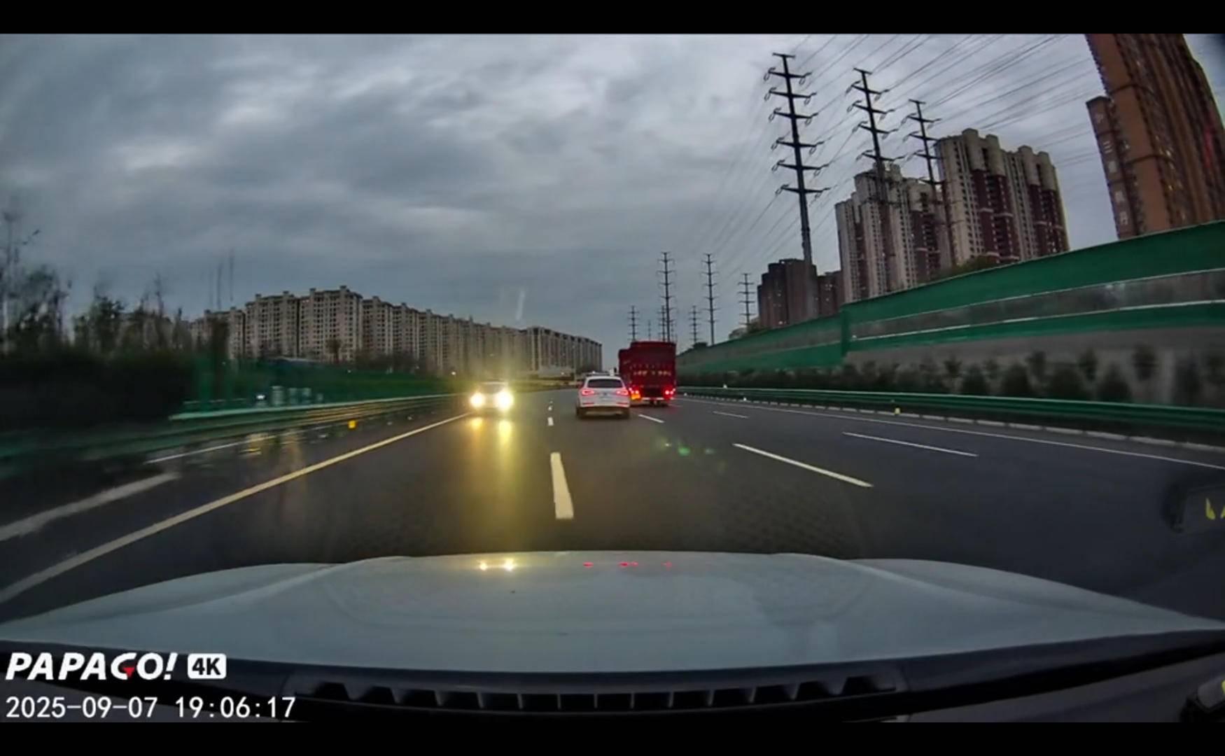 一男子在包茂高速驾车逆行，西安相关部门：其走错路逆行，返家途中遇车祸正在医治