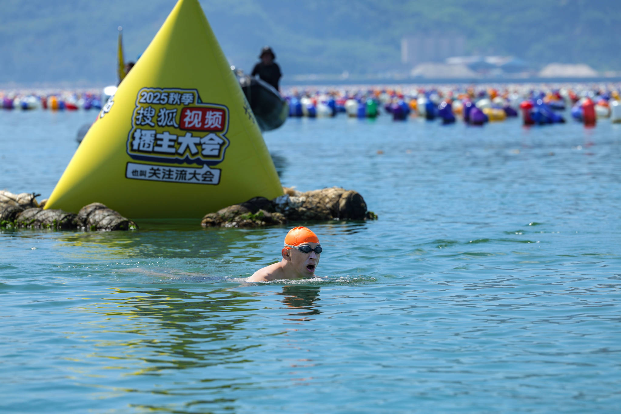 遭遇“洋流+蚝区”双重风险 张朝阳挑战横渡南澳岛-饶平海湾“有惊无险”