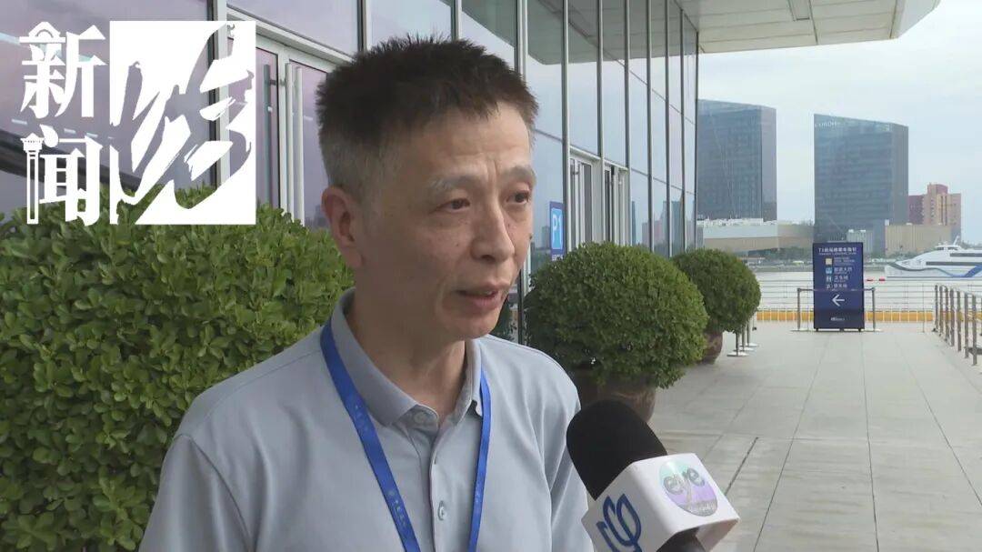 “不给我打马赛克,我肯定找到你!”上海一家四口打车与出租车司机爆发冲突