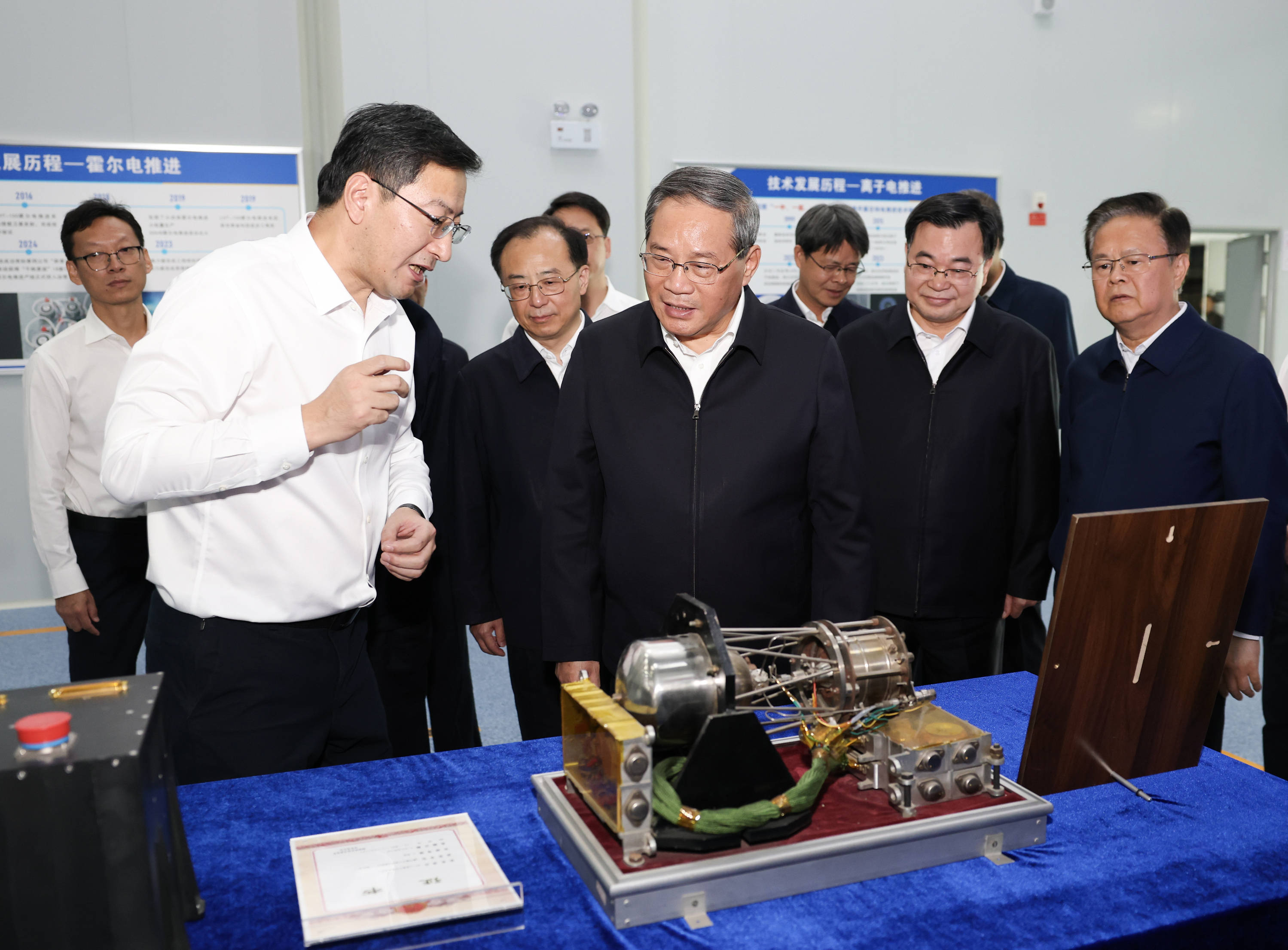 李强在甘肃、青海调研