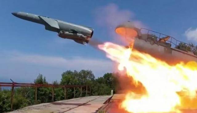 10万大军压境北约，普京递话，美印罕见全部入场！唯独少了中国？