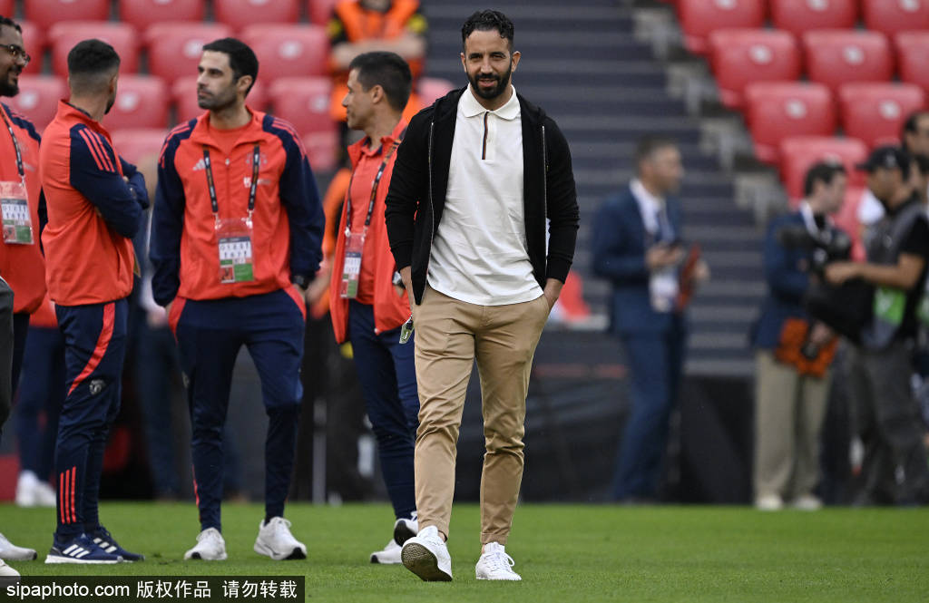 曼联老板拉特克利夫飞抵卡灵顿与主帅阿莫林会面：红魔能否绝地反击？