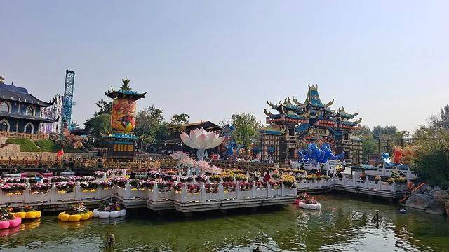 河南“中式迪士尼”火了，奥秘只是门票价格低？