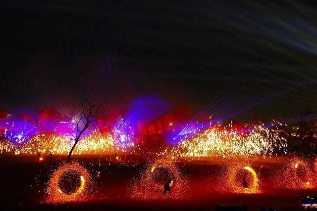 河南“中式迪士尼”火了，奥秘只是门票价格低？