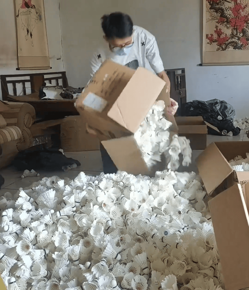 羽毛球价格攀升带火二手市场，翻新球成性价比之选